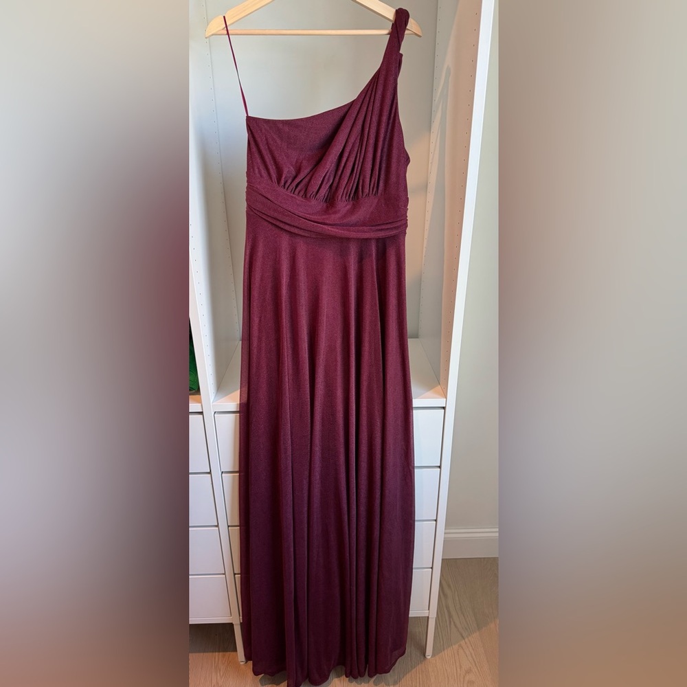Asymmetrical One-Shoulder Maxi Dress in Maroon
